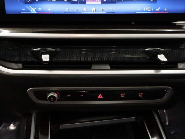 Used 2026 BMW X7 xDrive40i image 21