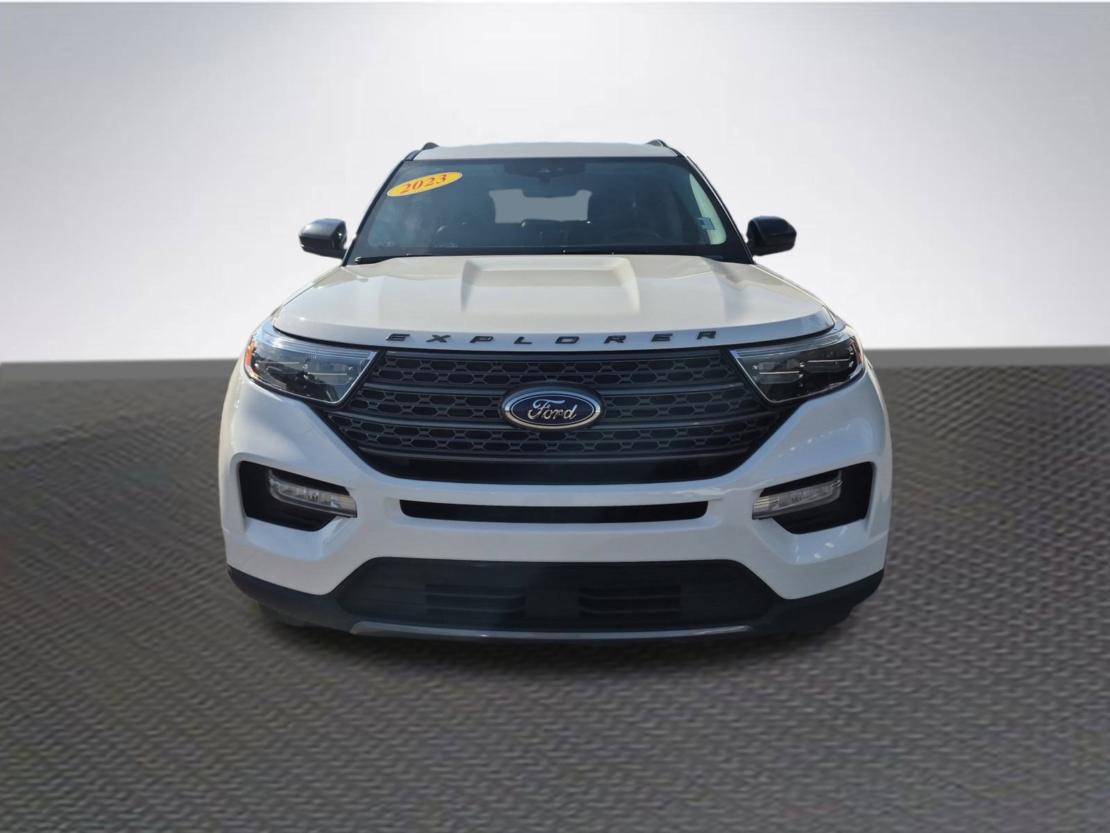 Certified 2023 Ford Explorer XLT w/ Equipment Group 202A image 3