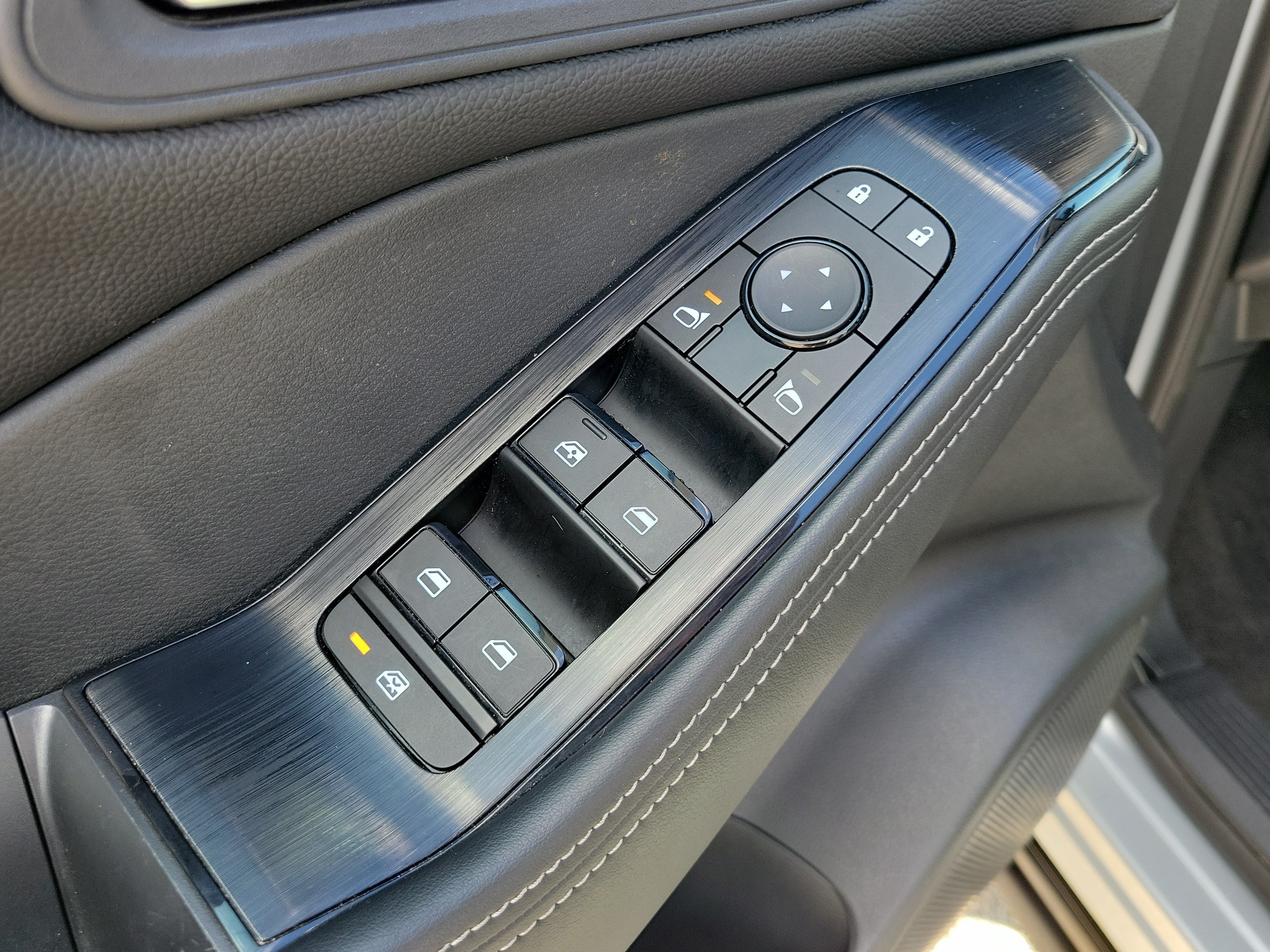 Used 2023 Nissan Rogue SV FWD image 19