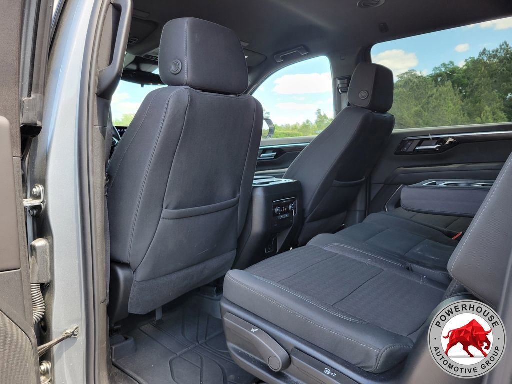 Used 2025 Chevrolet Suburban LS image 15