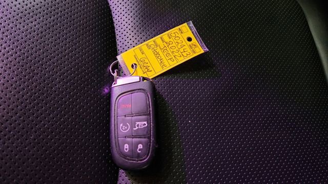 Used 2022 Jeep Cherokee Limited image 16