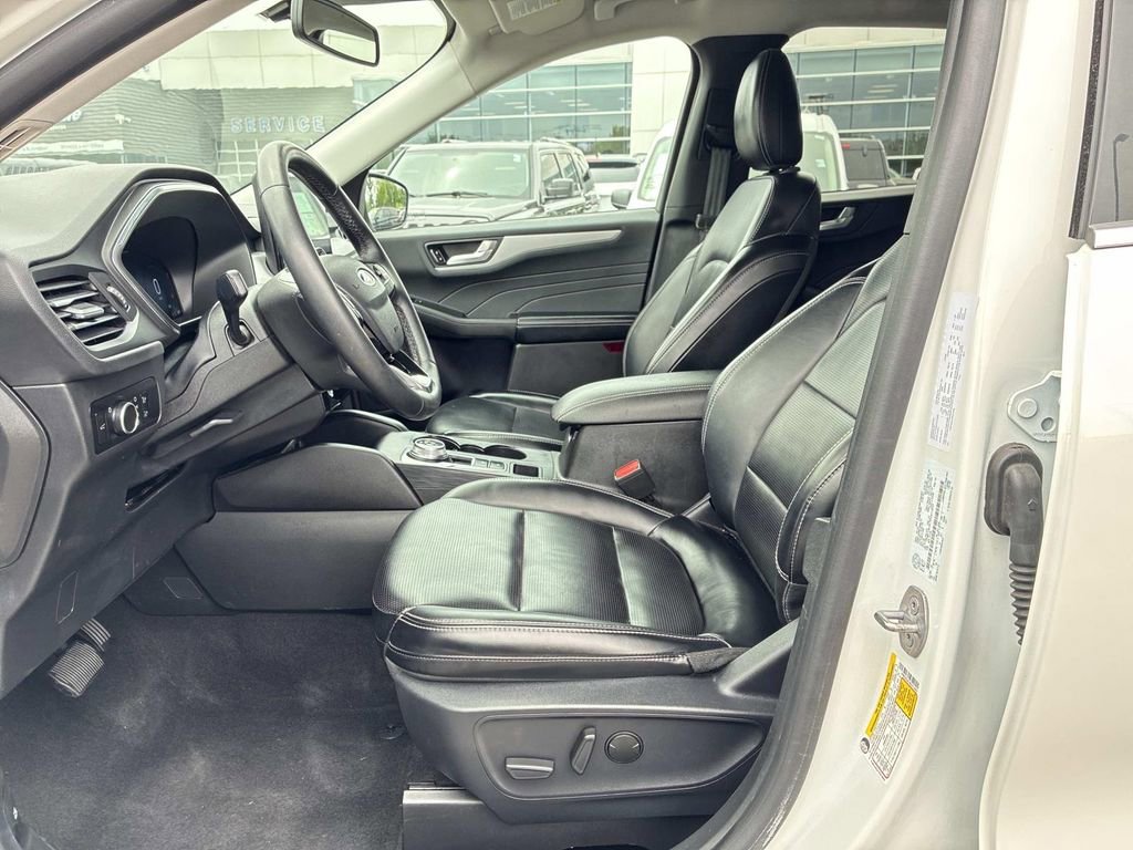 Certified 2024 Ford Escape Platinum AWD/4WD image 22