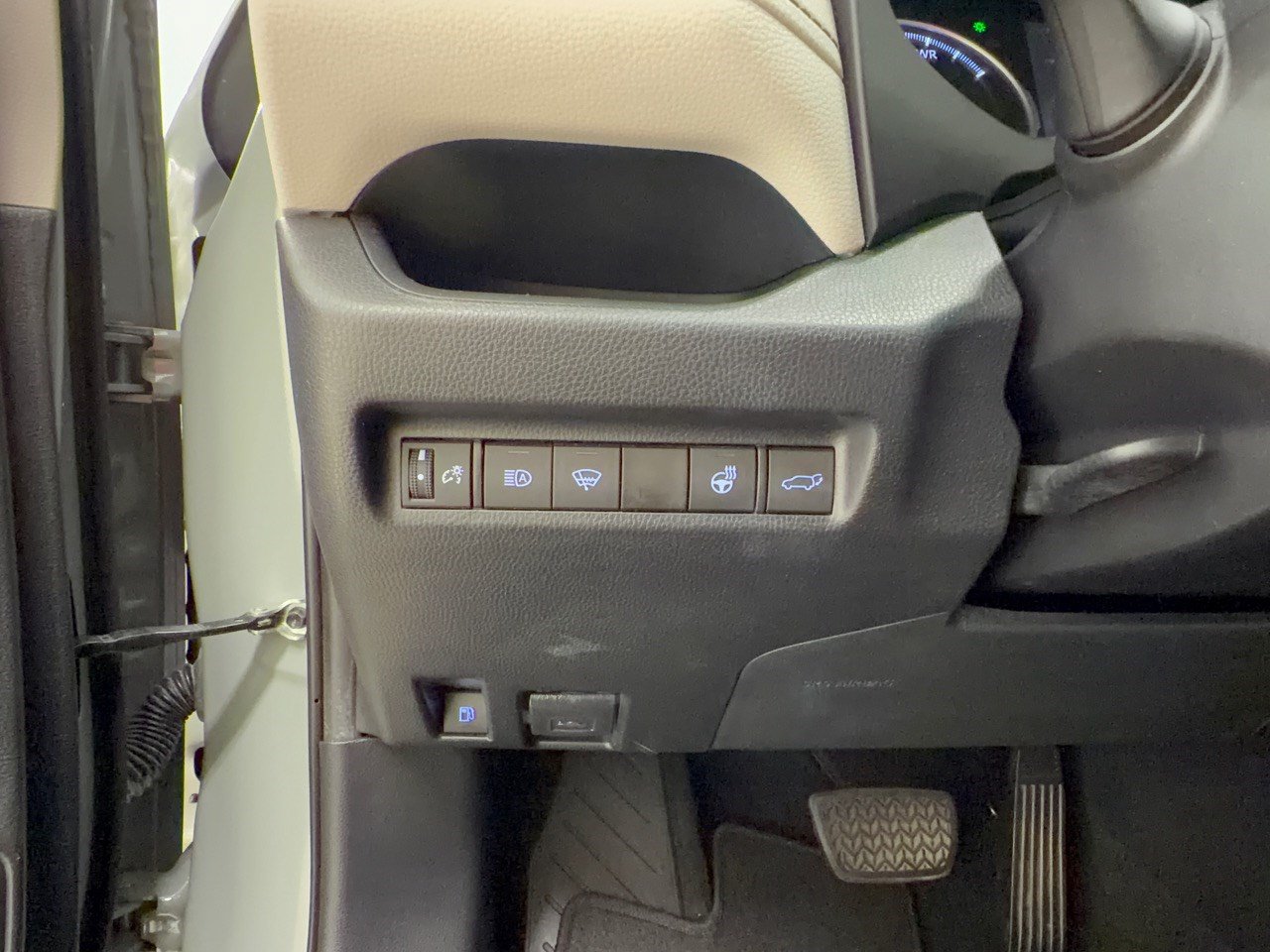 Used 2021 Toyota RAV4 XLE w/ Convenience Package AWD/4WD image 31