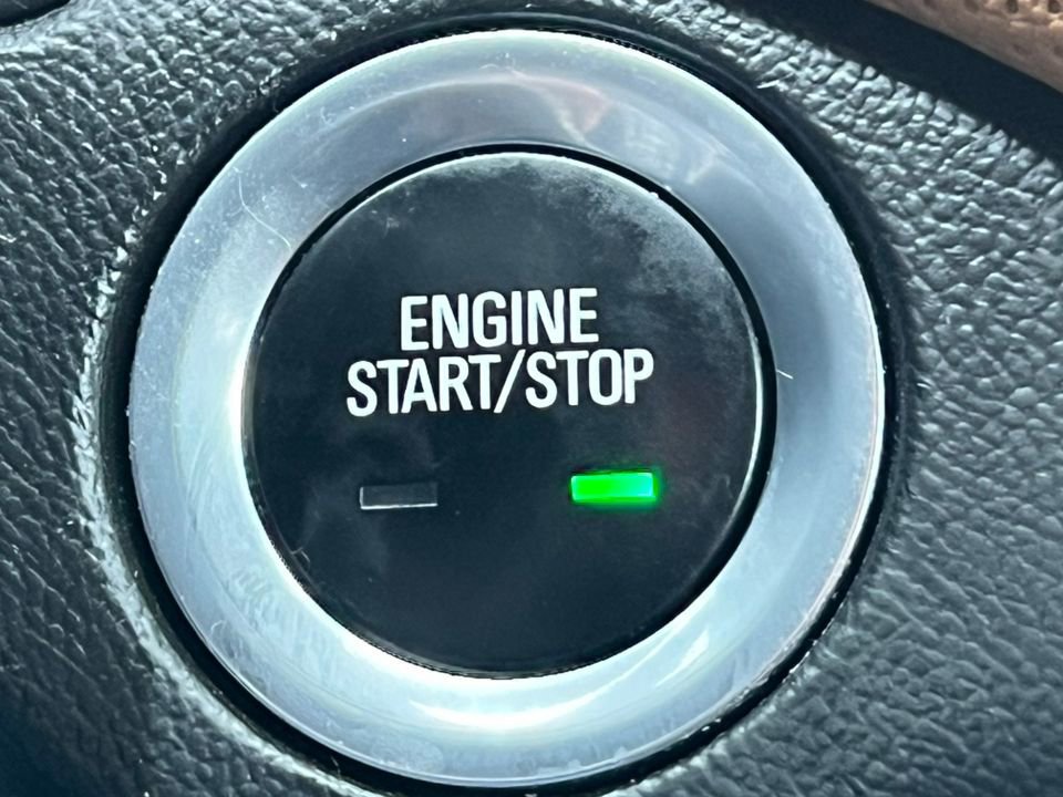 Used 2020 Chevrolet Equinox Premier image 32