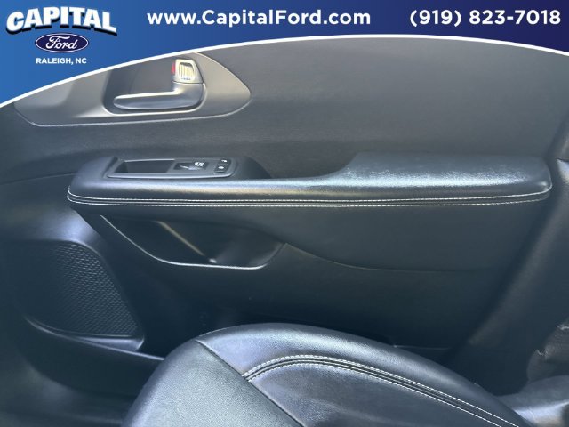 Used 2025 Chrysler Pacifica Select FWD image 27