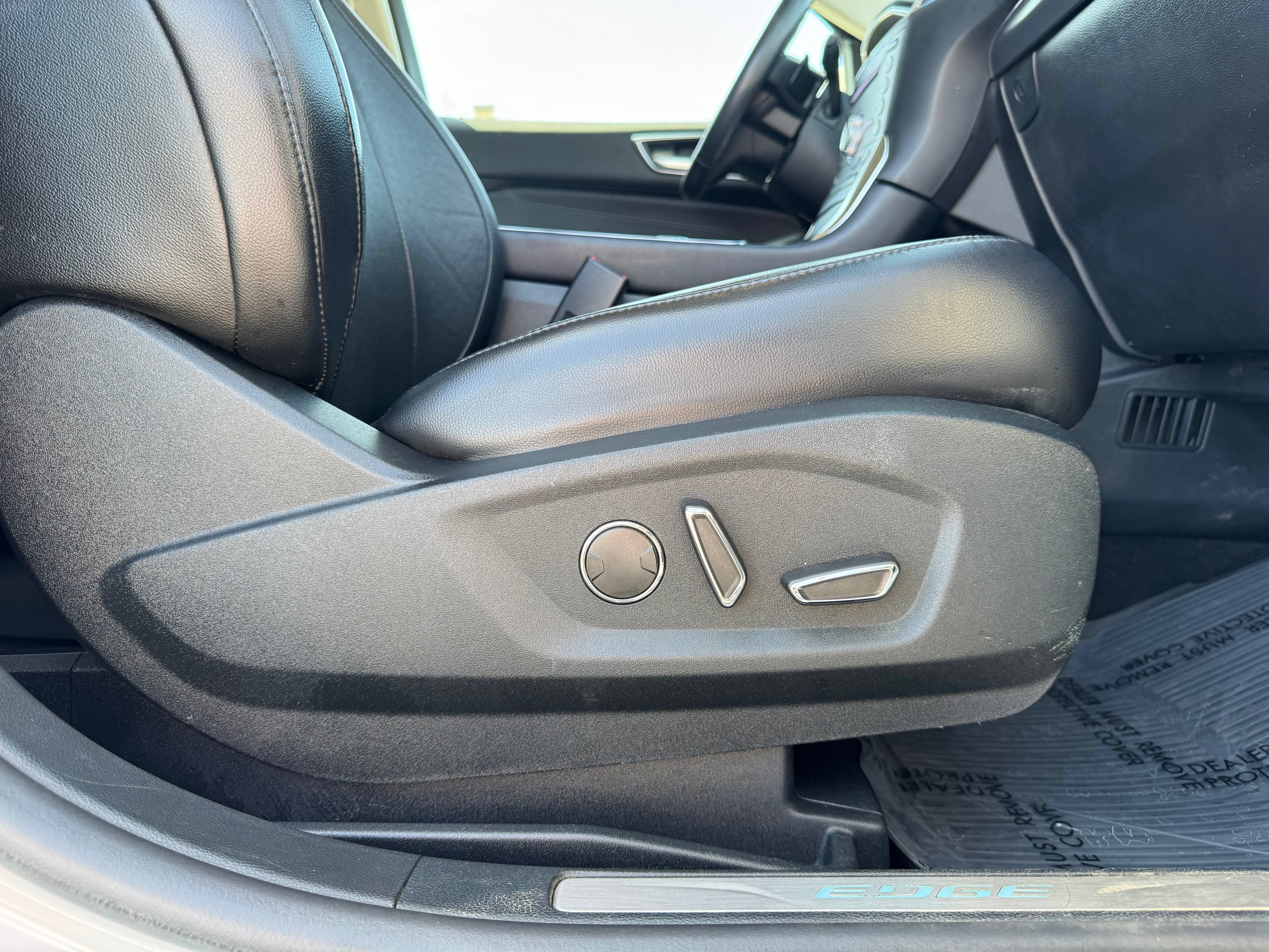 Certified 2019 Ford Edge Titanium w/ Equipment Group 301A AWD/4WD image 45