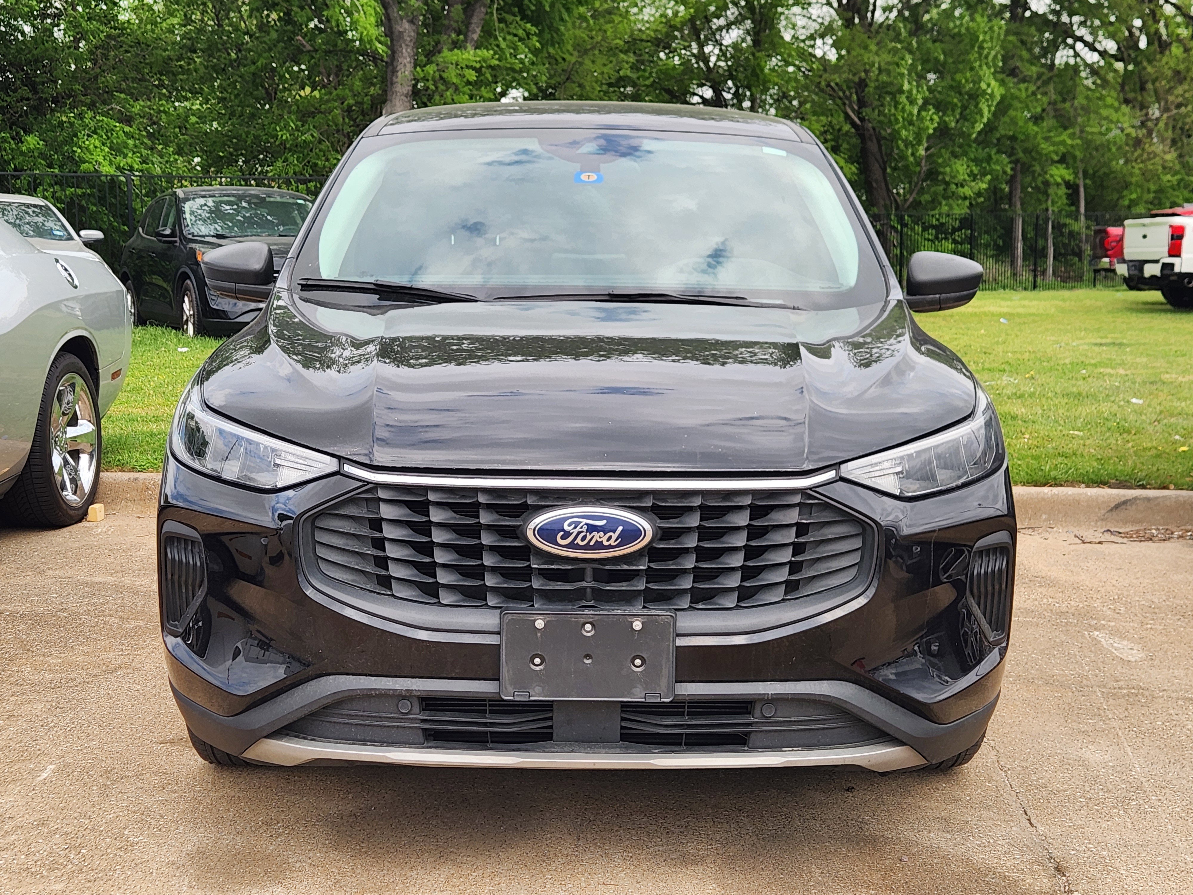 Certified 2023 Ford Escape Active w/ Cold Weather Package image 2