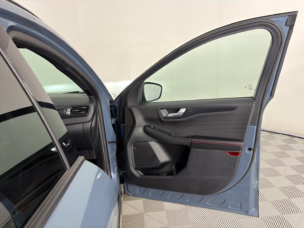 Certified 2025 Ford Escape ST-Line Select AWD/4WD image 28