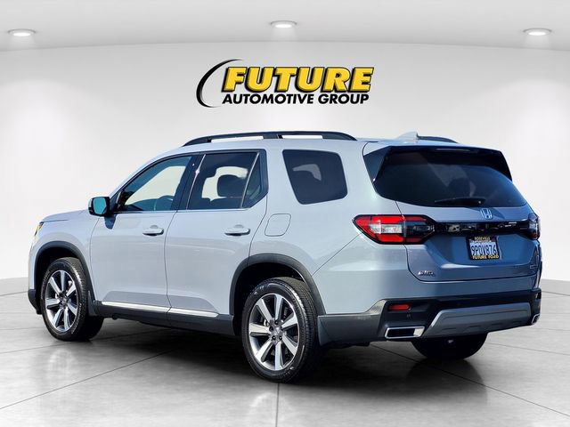 Used 2025 Honda Pilot Touring image 3