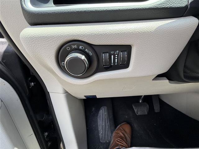 Used 2023 Chrysler Voyager LX FWD image 10