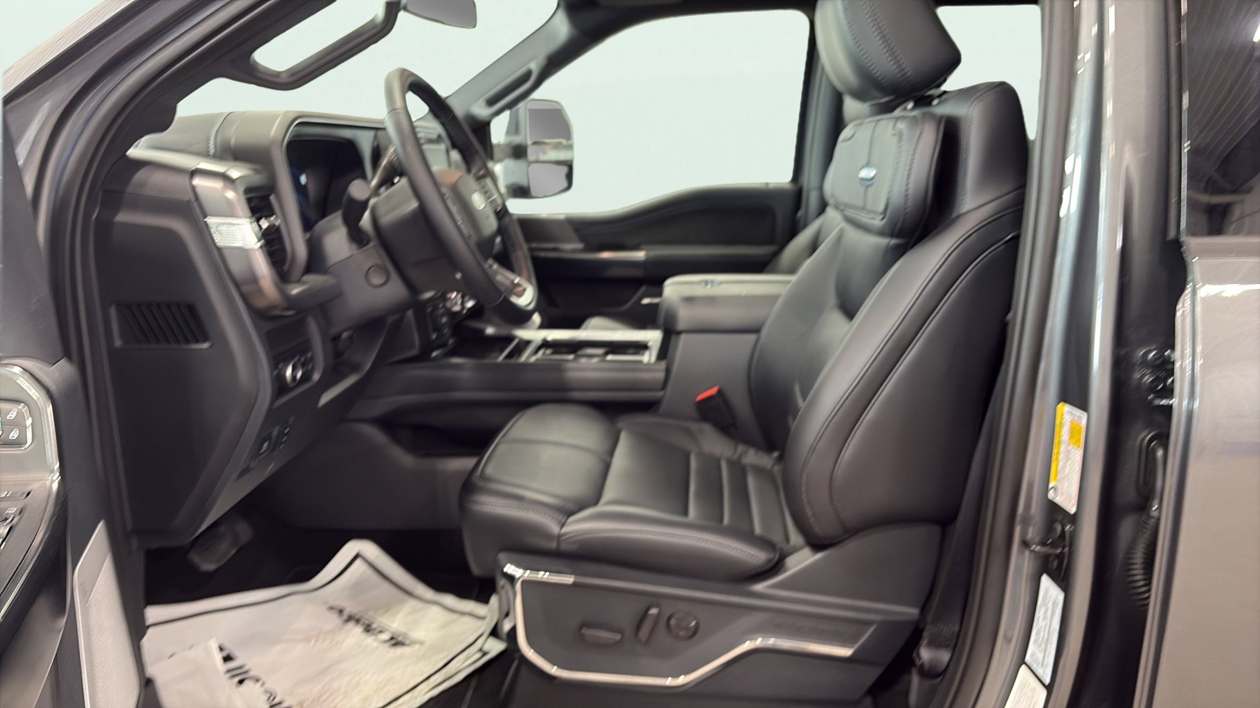 Certified 2026 Ford F250 Platinum w/ FX4 Off-Road Package AWD/4WD image 13
