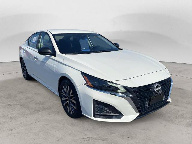 Used 2025 Nissan Altima 2.5 SV FWD image 3