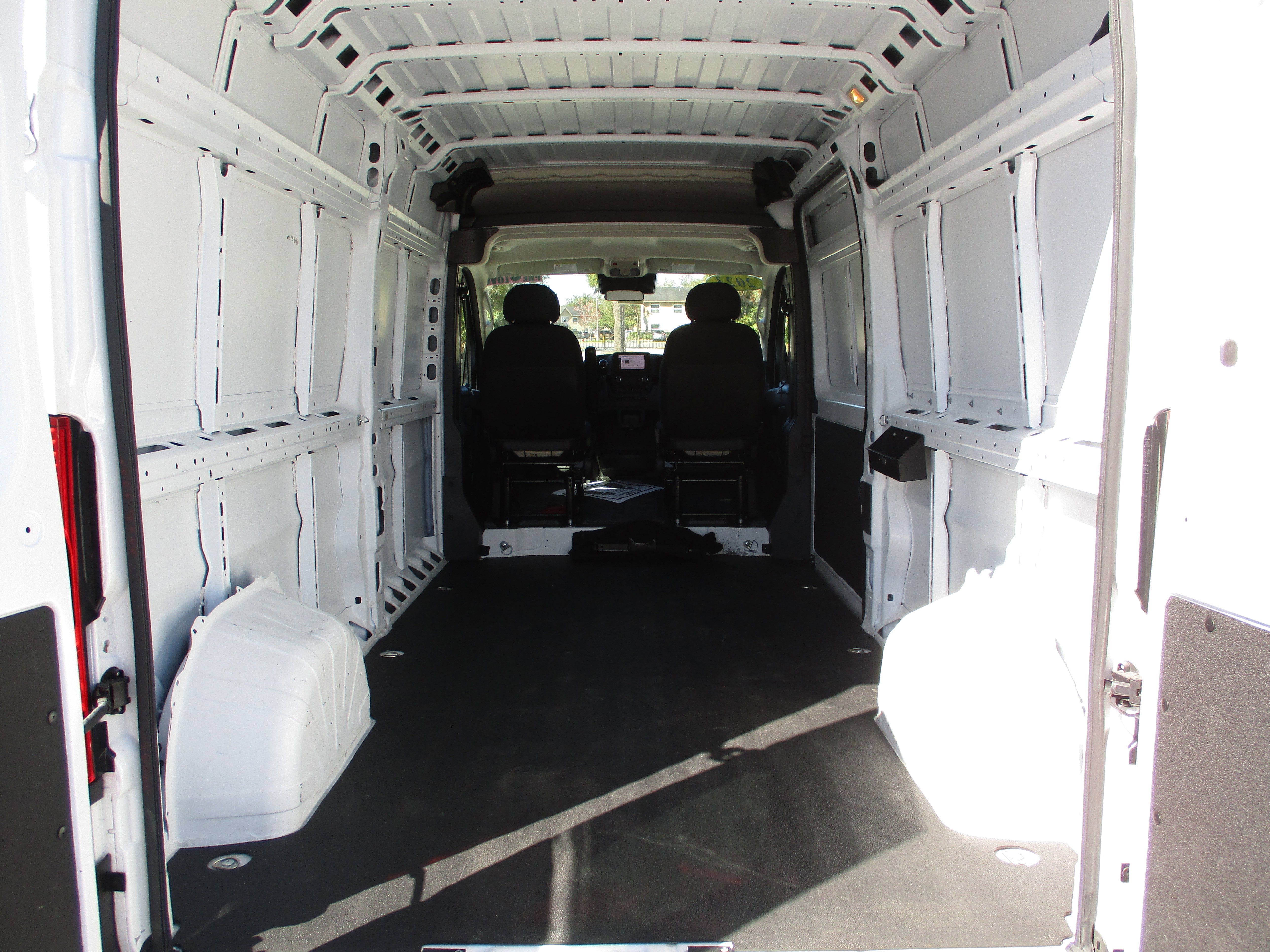 Used 2023 RAM ProMaster 2500 image 13