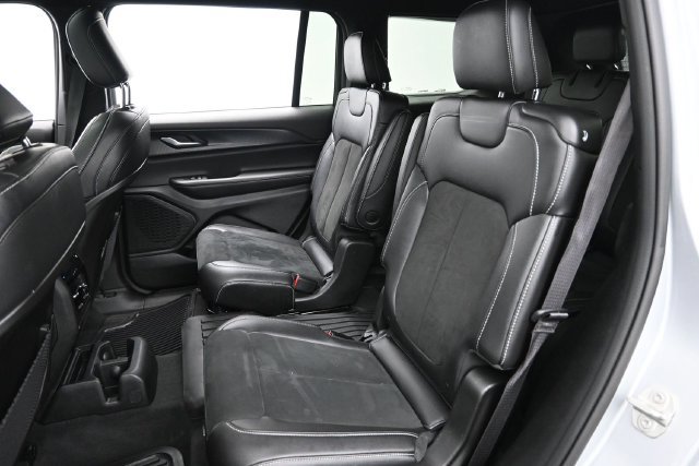Used 2023 Jeep Grand Cherokee L Altitude AWD/4WD image 27