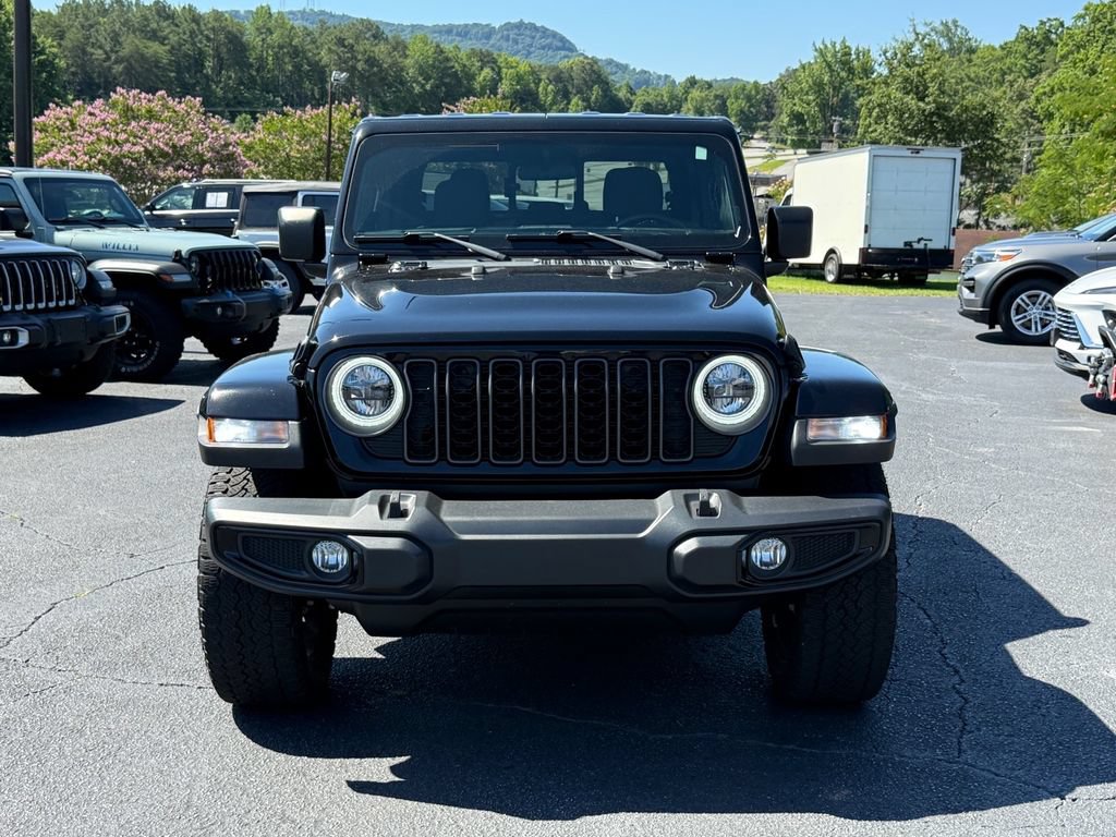 Used 2024 Jeep Gladiator Sport AWD/4WD image 9