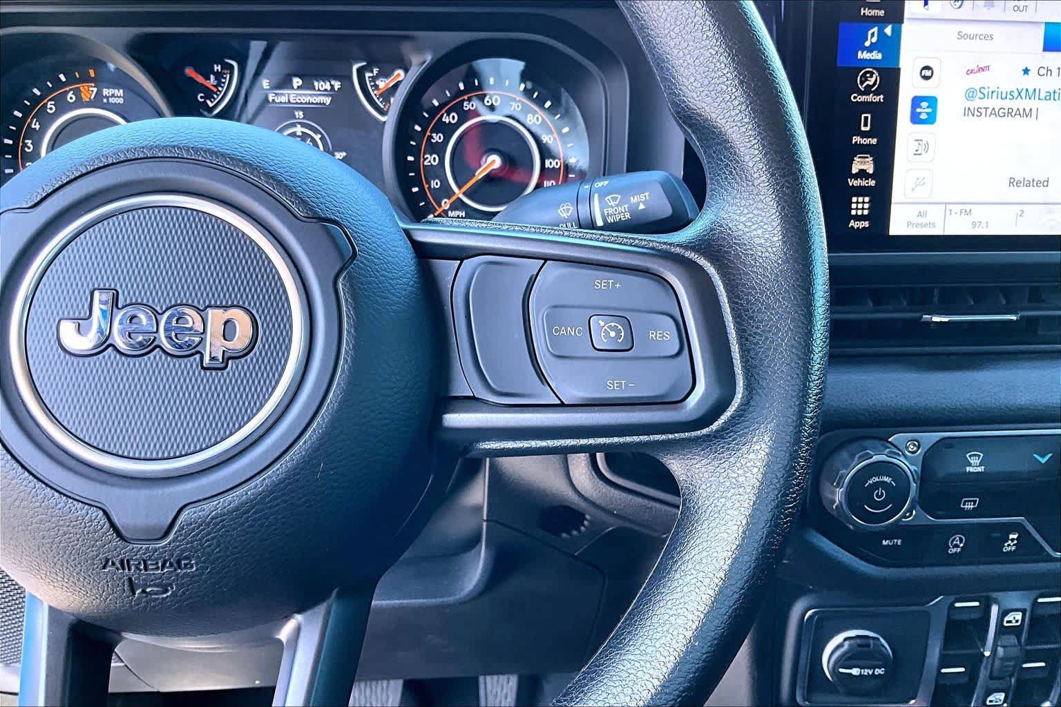 Used 2025 Jeep Gladiator Sport AWD/4WD image 25