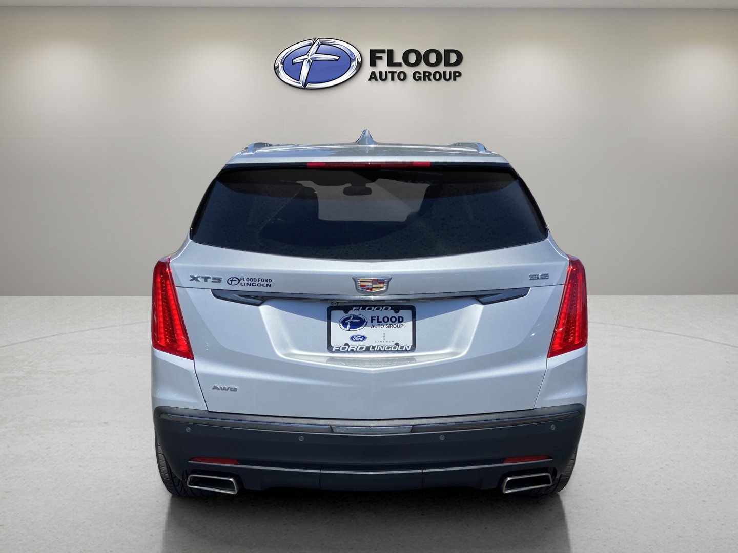 Used 2019 Cadillac XT5 Luxury w/ LPO, Black Ice Package image 4