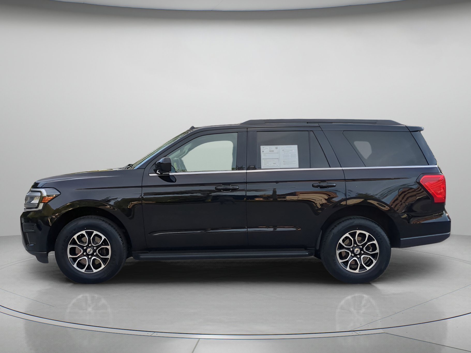 Certified 2024 Ford Expedition XLT RWD image 43