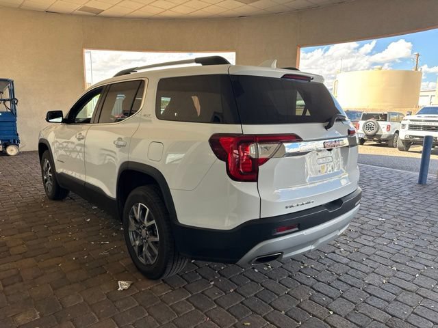 Used 2023 GMC Acadia SLT FWD image 2