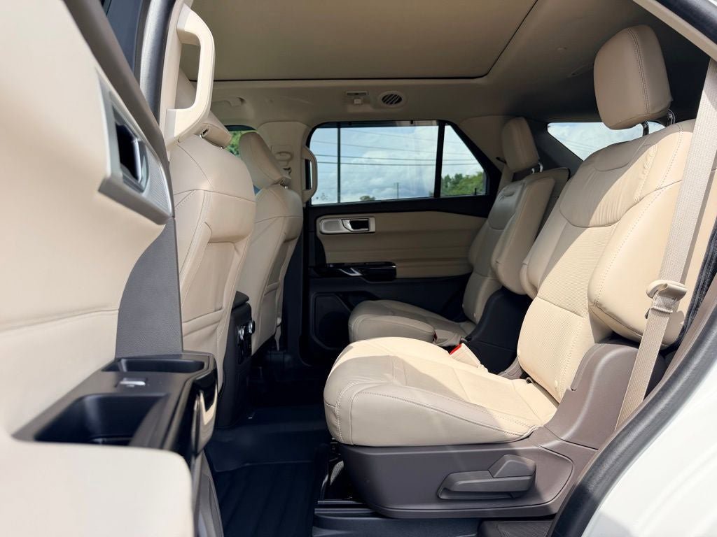 Certified 2022 Ford Explorer Platinum w/ Technology Package AWD/4WD image 18