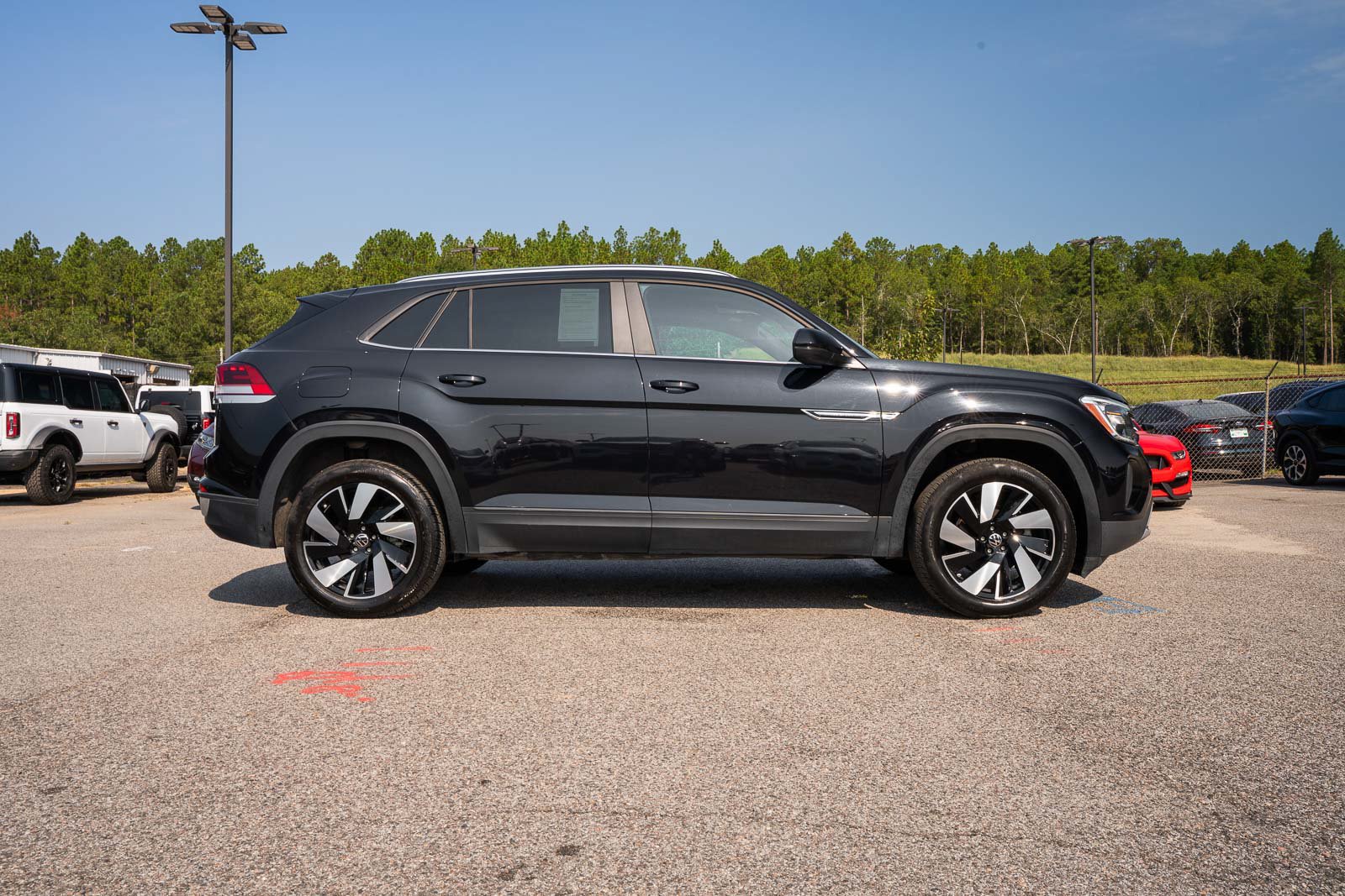 Used 2024 Volkswagen Atlas Cross Sport SE FWD image 9