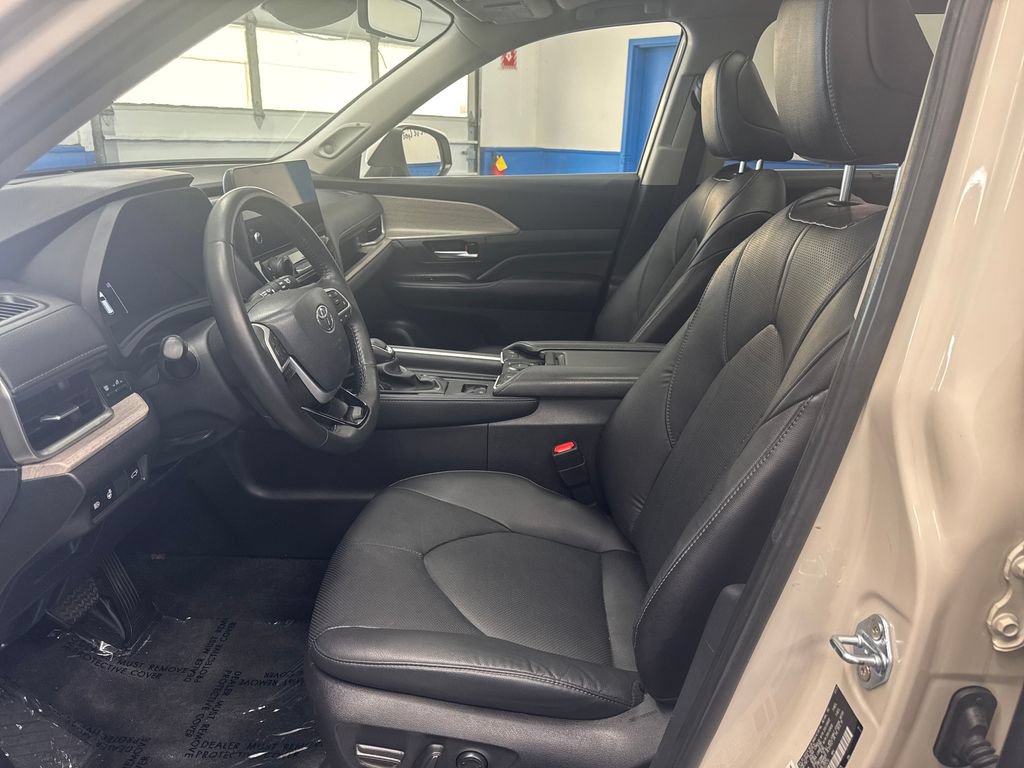 Used 2024 Toyota Grand Highlander AWD image 10