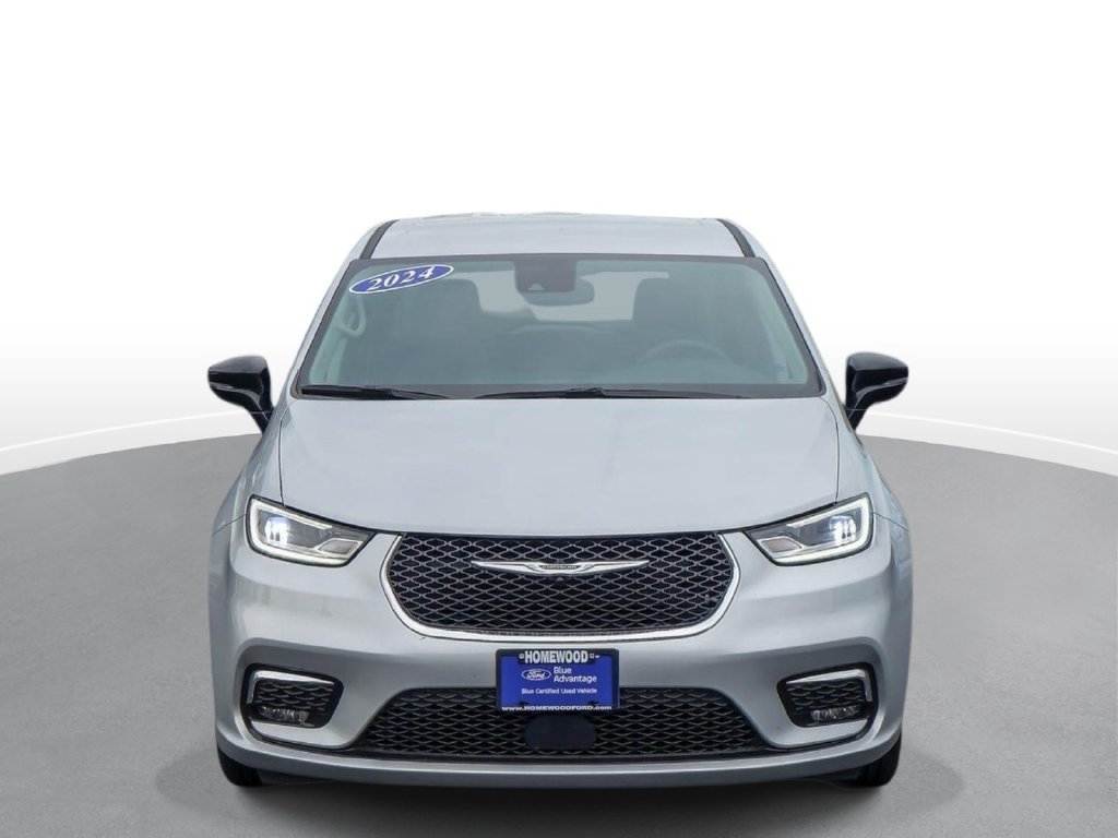 Used 2024 Chrysler Pacifica Touring-L FWD image 2