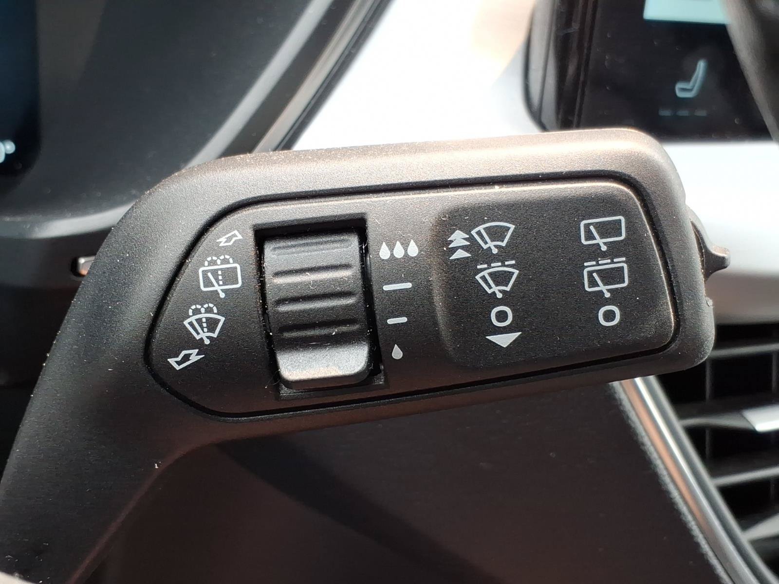 Certified 2025 Ford Escape Platinum AWD/4WD image 27