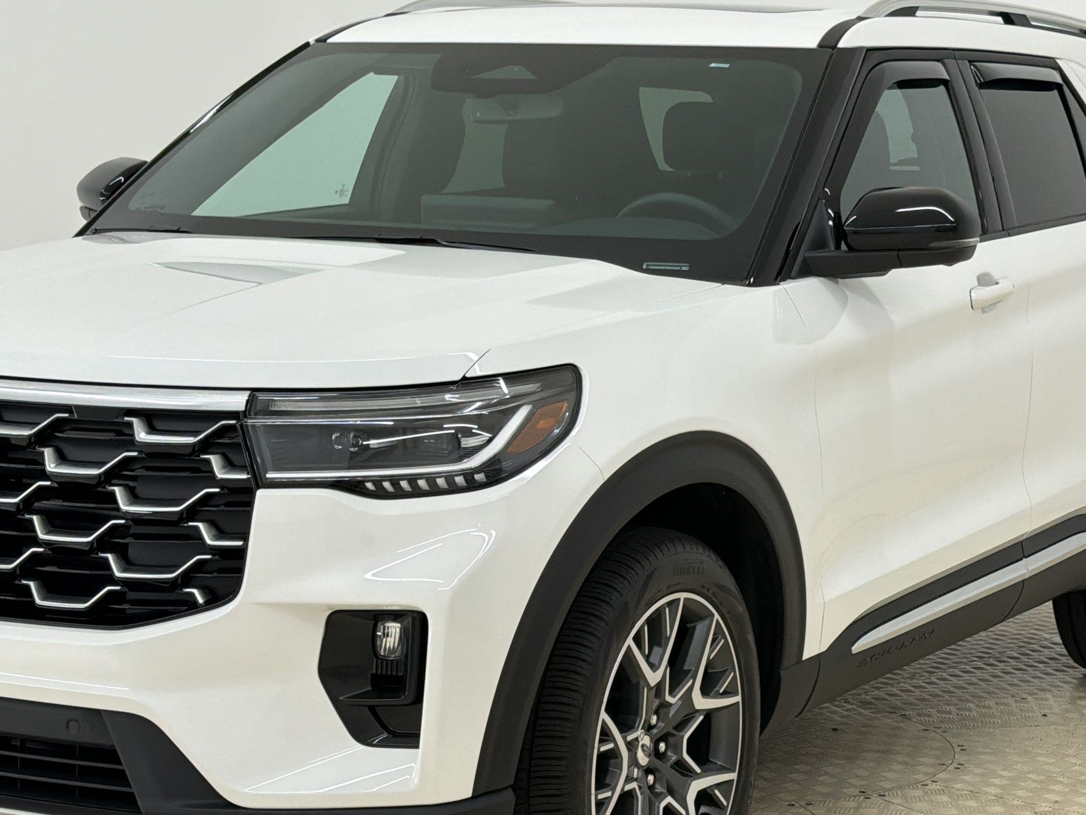 Certified 2025 Ford Explorer Platinum w/ Ultimate Package AWD/4WD image 24