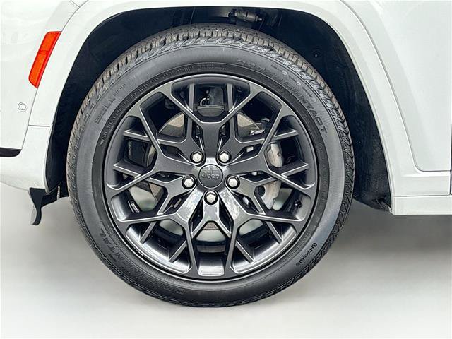 Used 2024 Jeep Grand Cherokee L Summit w/ Advanced Protech Group IV AWD/4WD image 35
