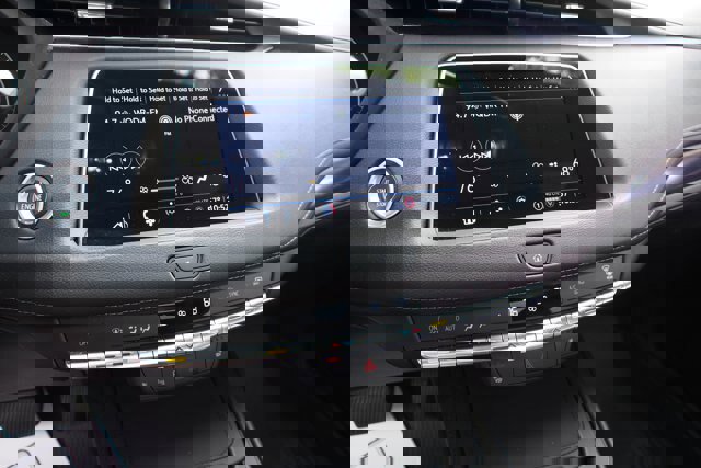 Used 2023 Cadillac XT4 Luxury w/ Cold Weather Package image 25