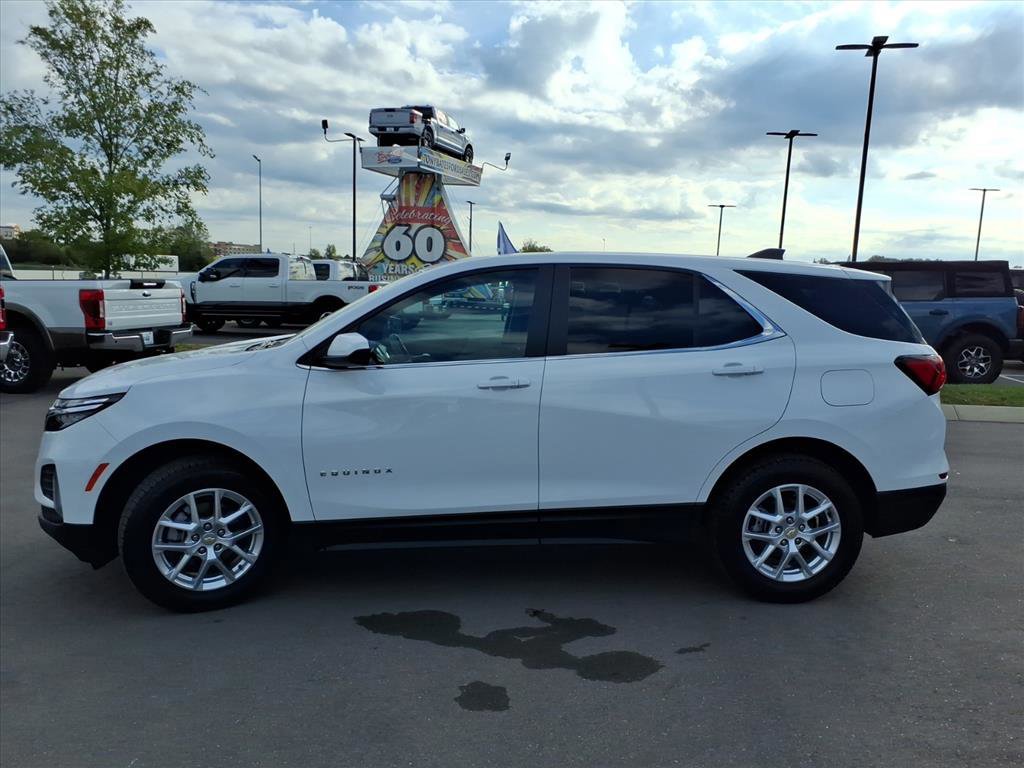 Used 2023 Chevrolet Equinox LT image 2
