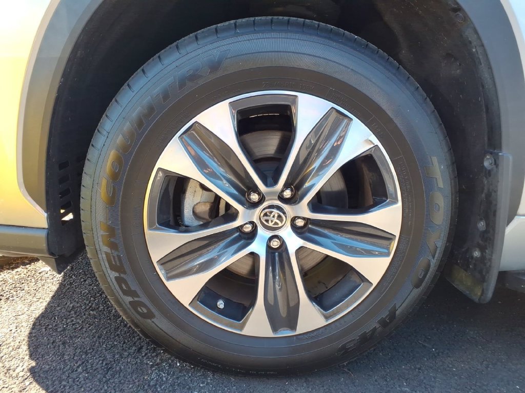 Used 2023 Toyota Highlander XLE AWD/4WD image 22