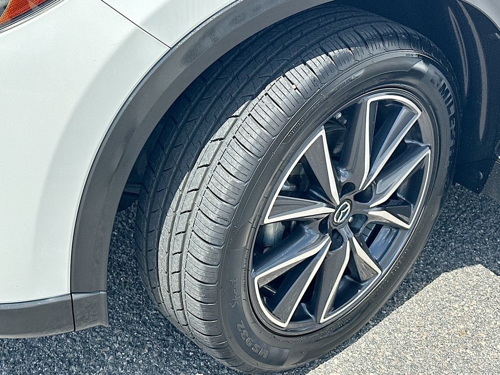 Used 2018 MAZDA CX-5 Touring w/ Preferred Equipment Package FWD image 25
