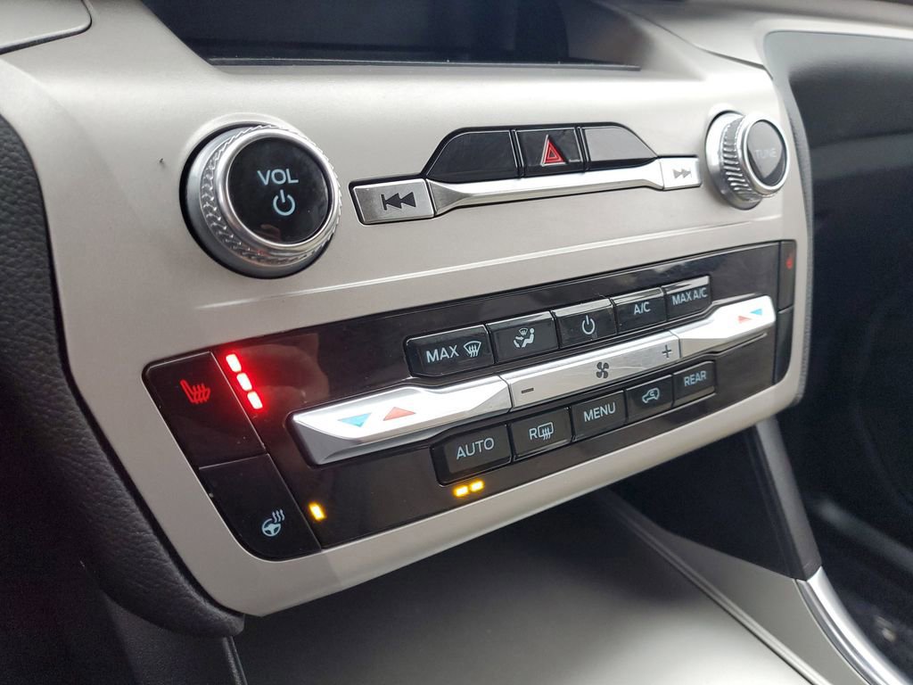 Certified 2023 Ford Explorer XLT w/ Equipment Group 202A image 18