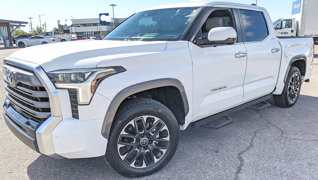 Used 2025 Toyota Tundra Limited AWD/4WD image 6