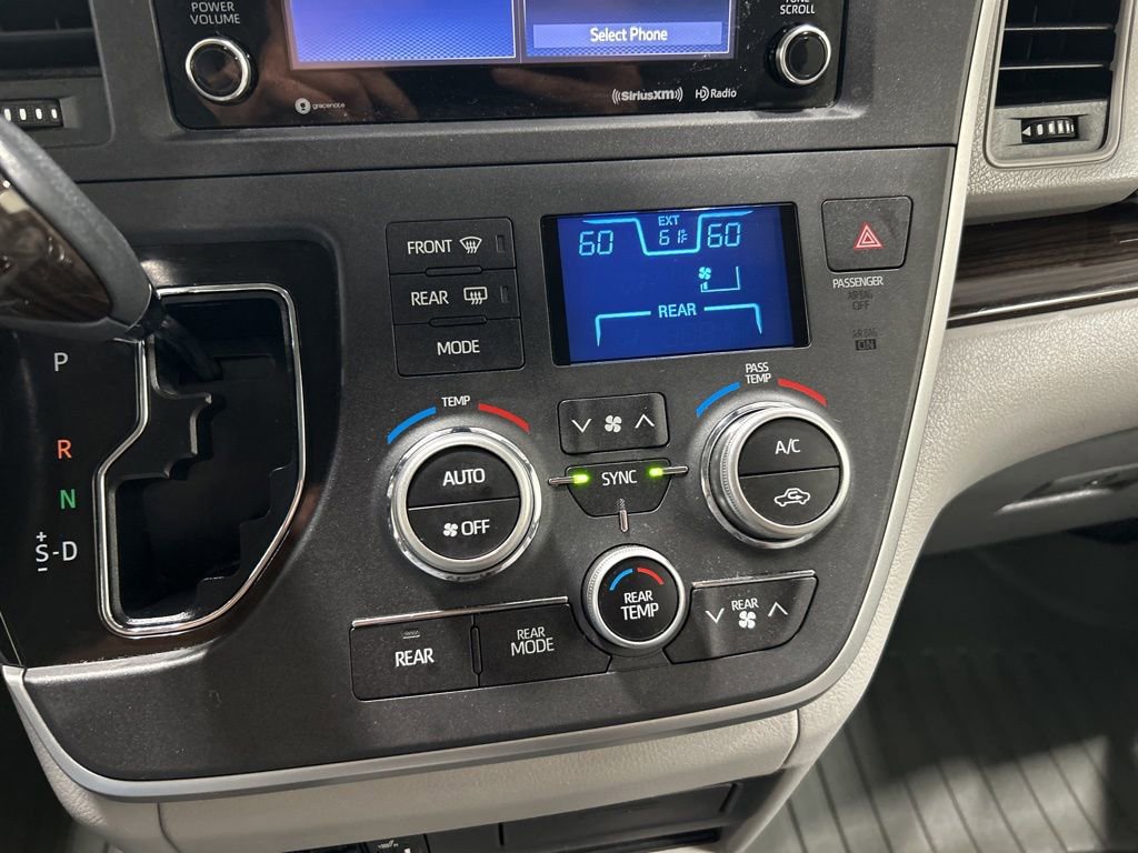 Used 2020 Toyota Sienna XLE FWD image 22