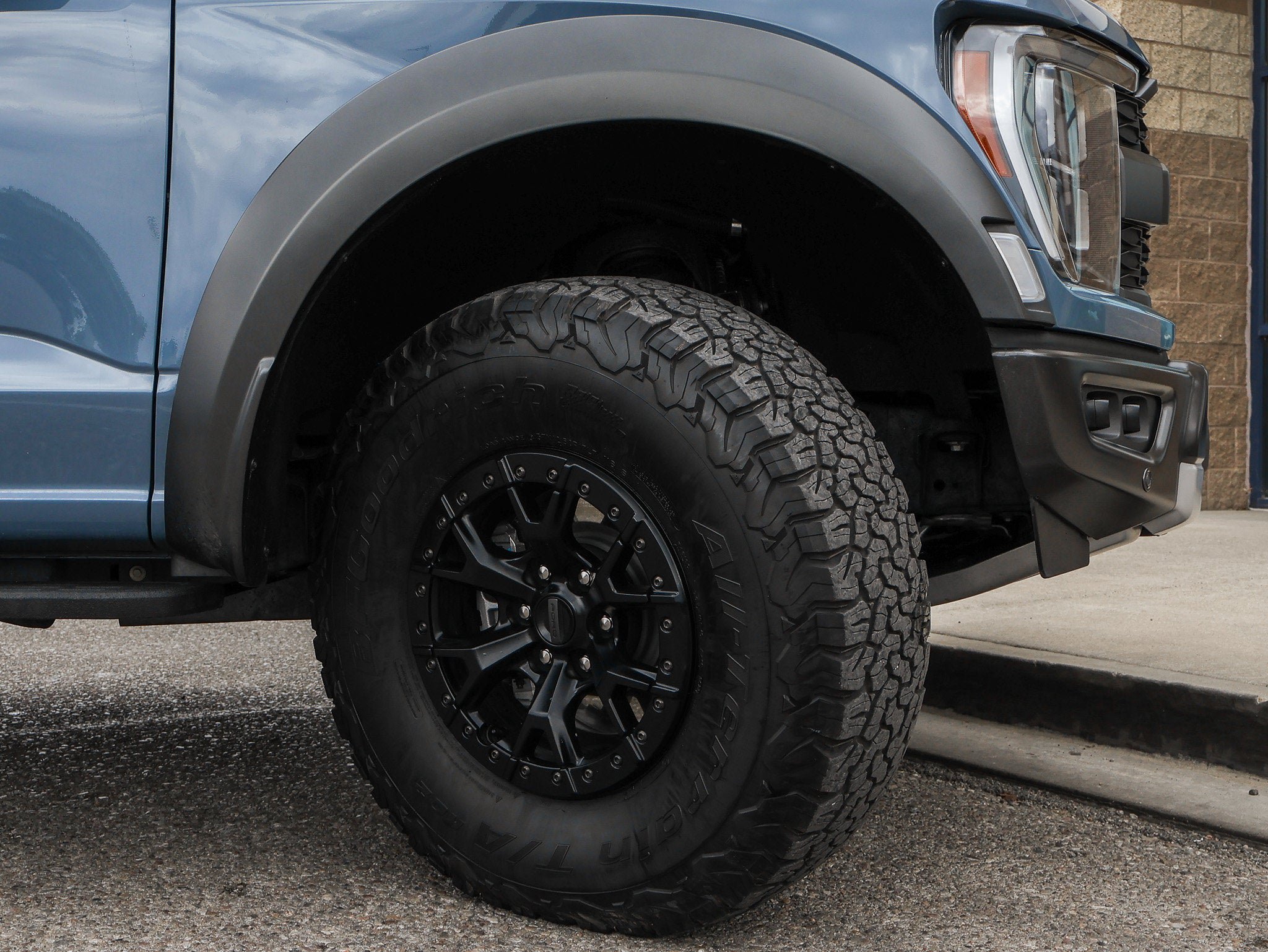 Certified 2023 Ford F150 Raptor w/ Raptor 37 Performance Package AWD/4WD image 13