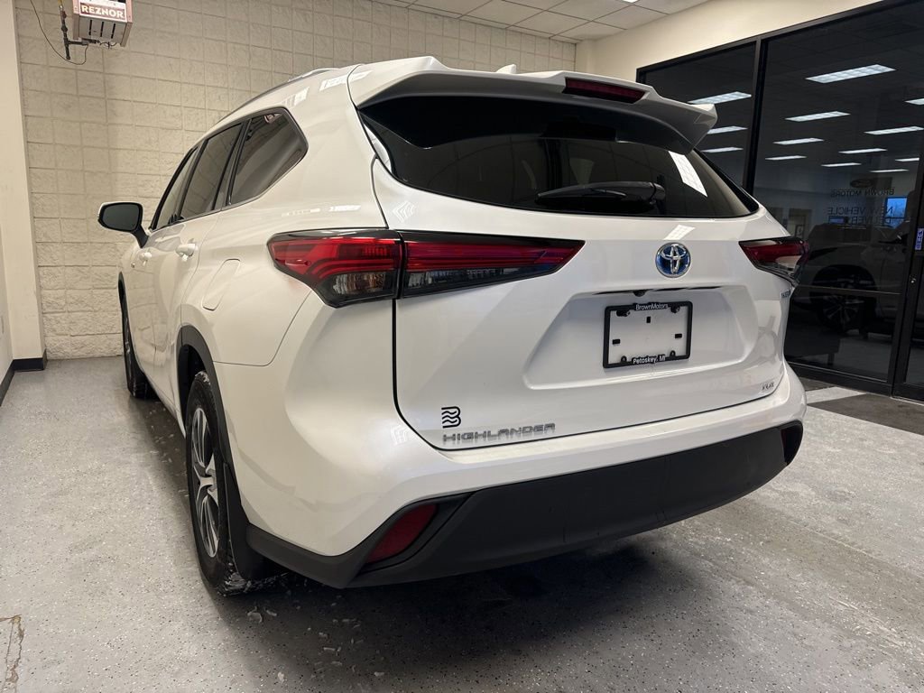 Used 2020 Toyota Highlander XLE image 11