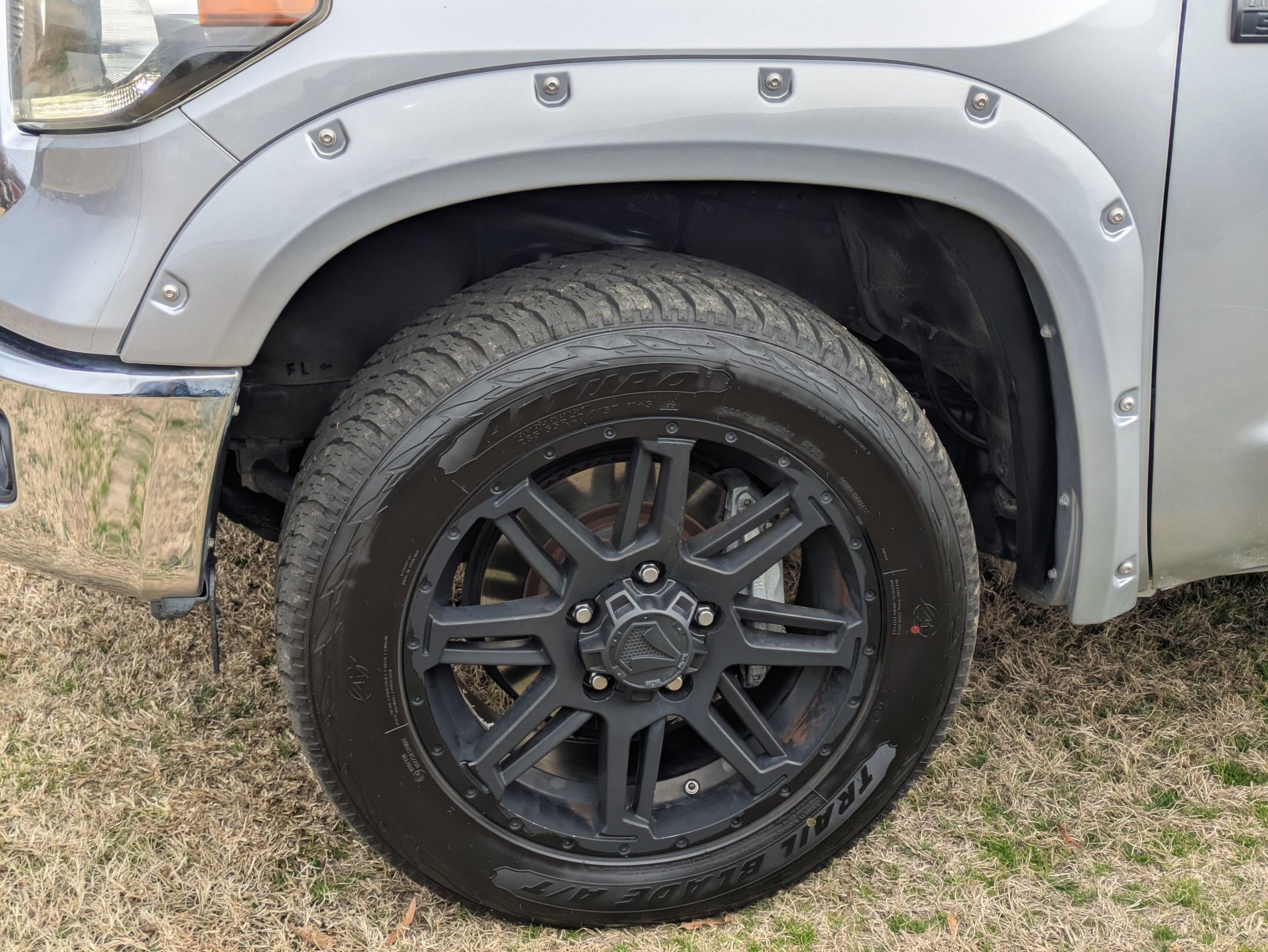 Used 2018 Toyota Tundra SR5 w/ SR5 Upgrade Package image 11