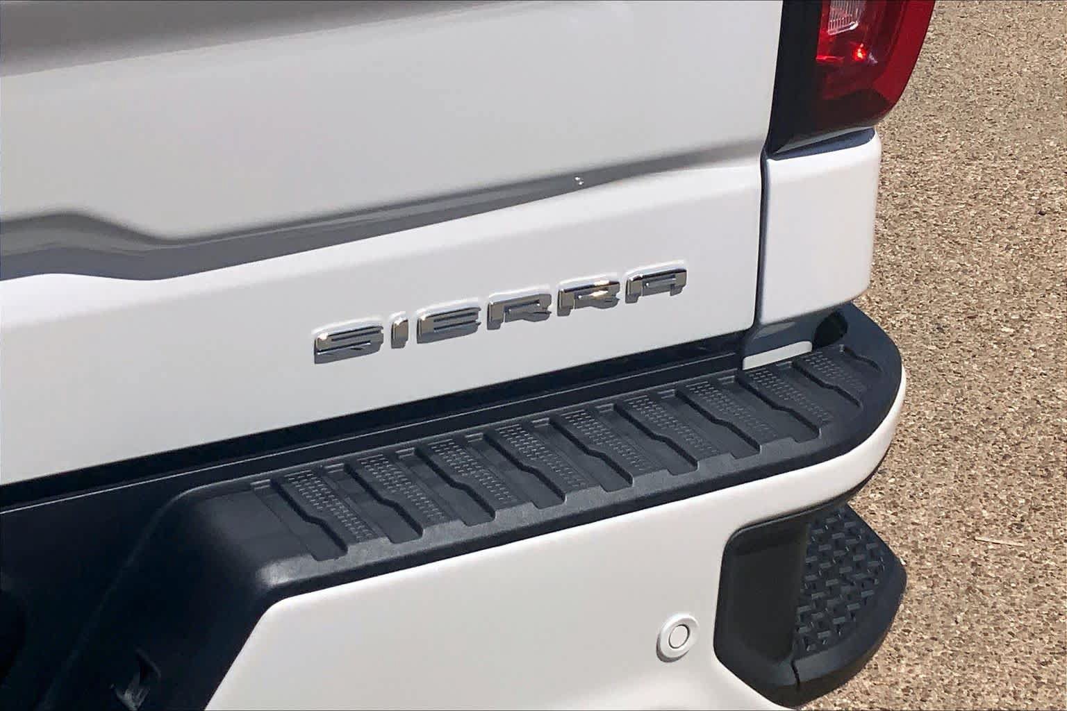 Used 2024 GMC Sierra 1500 Denali w/ Technology Package AWD/4WD image 10