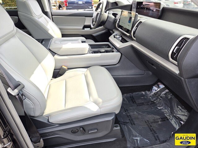 Certified 2025 Ford Expedition Active AWD/4WD image 17