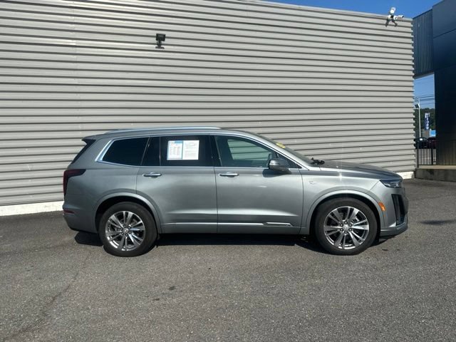 Used 2023 Cadillac XT6 Premium Luxury FWD image 2