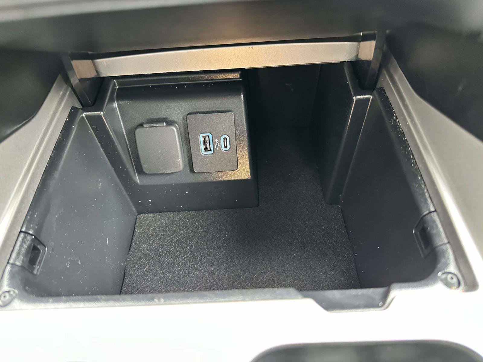 Certified 2022 Ford Explorer ST-Line w/ Class IV Trailer Tow Package image 26