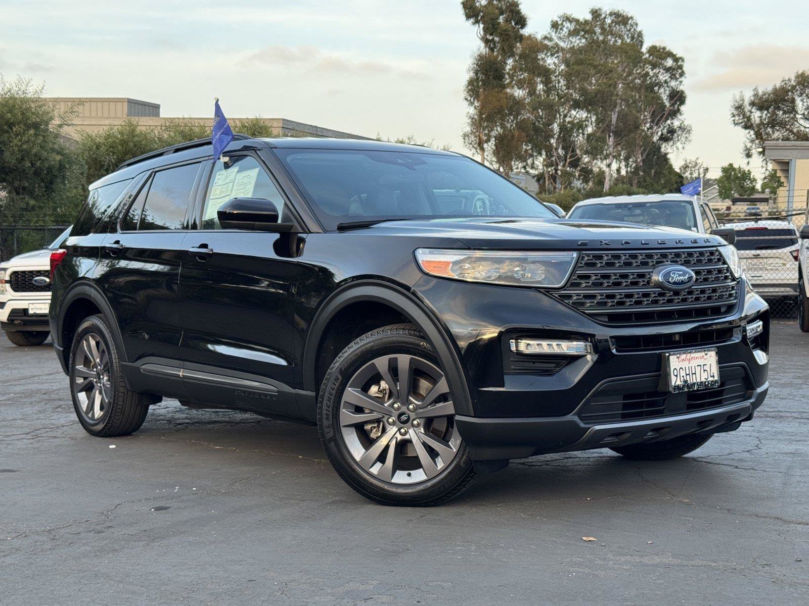 Certified 2023 Ford Explorer XLT w/ Equipment Group 202A AWD/4WD image 2