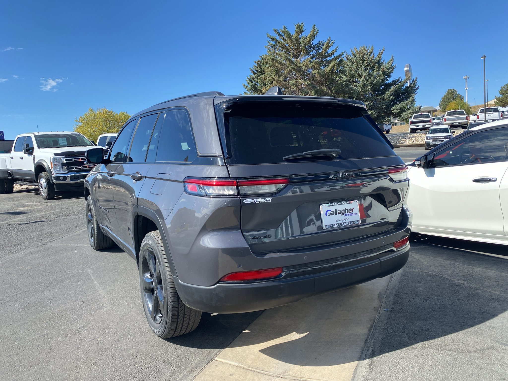 Used 2023 Jeep Grand Cherokee Altitude AWD/4WD image 20