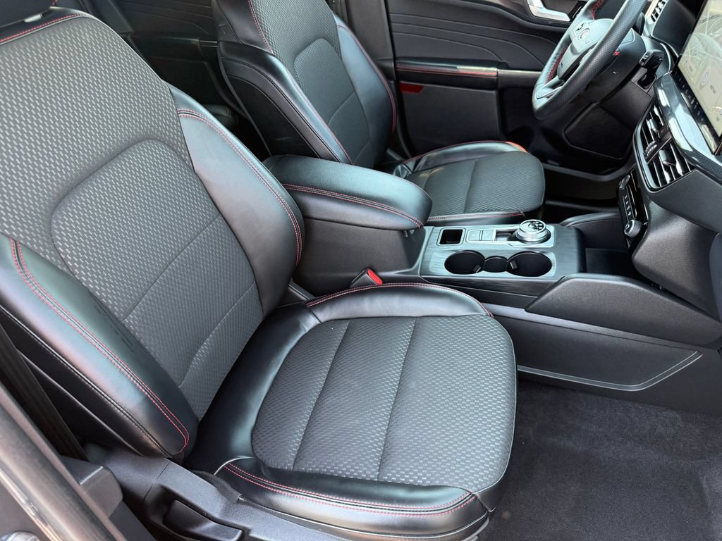 Certified 2023 Ford Escape ST-Line w/ Tech Pack #1 AWD/4WD image 17