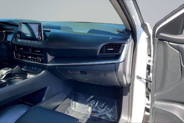 Used 2024 Nissan Rogue SV w/ SV Premium Package FWD image 17