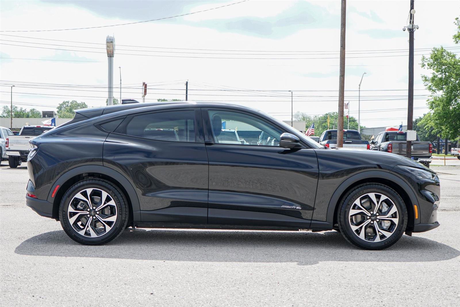 Certified 2025 Ford Mustang Mach-E Select image 4