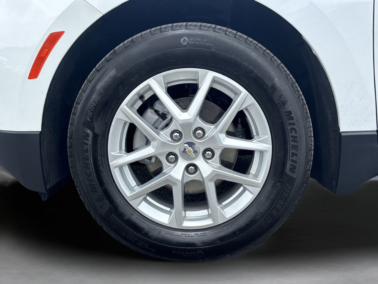 Used 2024 Chevrolet Equinox LS w/ LS Convenience Package image 36